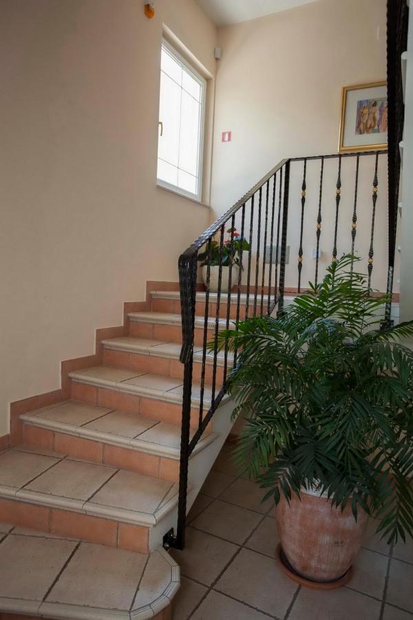 Aparthotel Villa Mozart Podgora Buitenkant foto