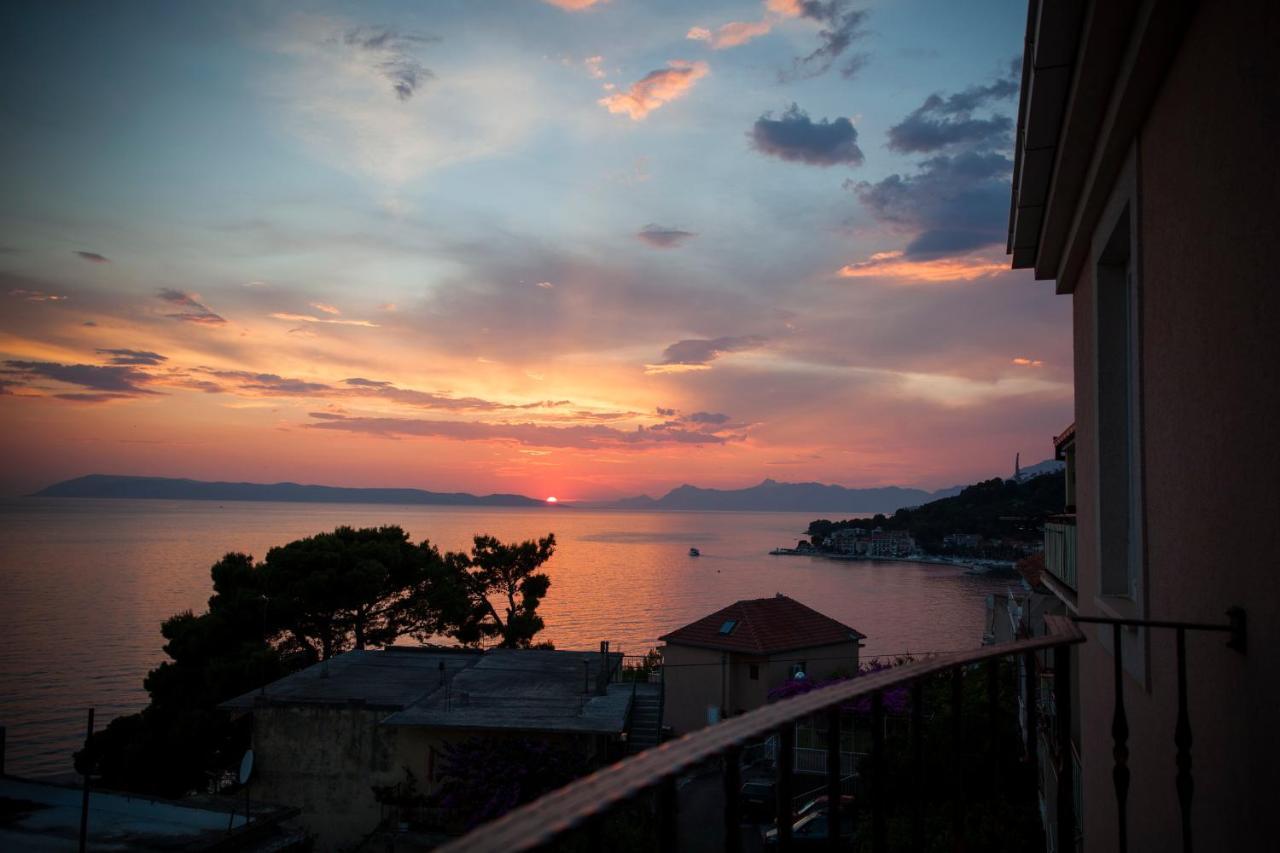 Aparthotel Villa Mozart Podgora Buitenkant foto