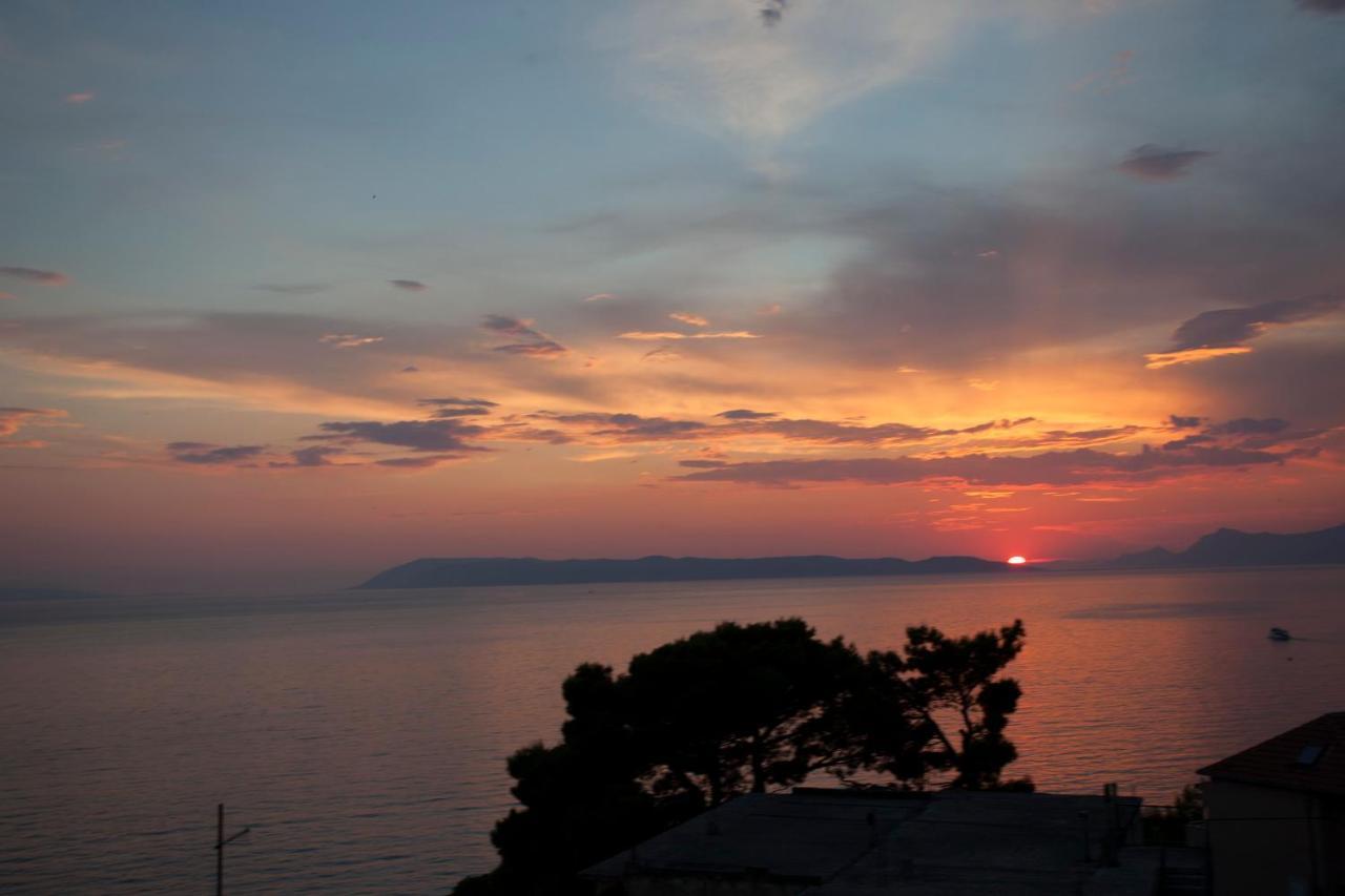 Aparthotel Villa Mozart Podgora Buitenkant foto