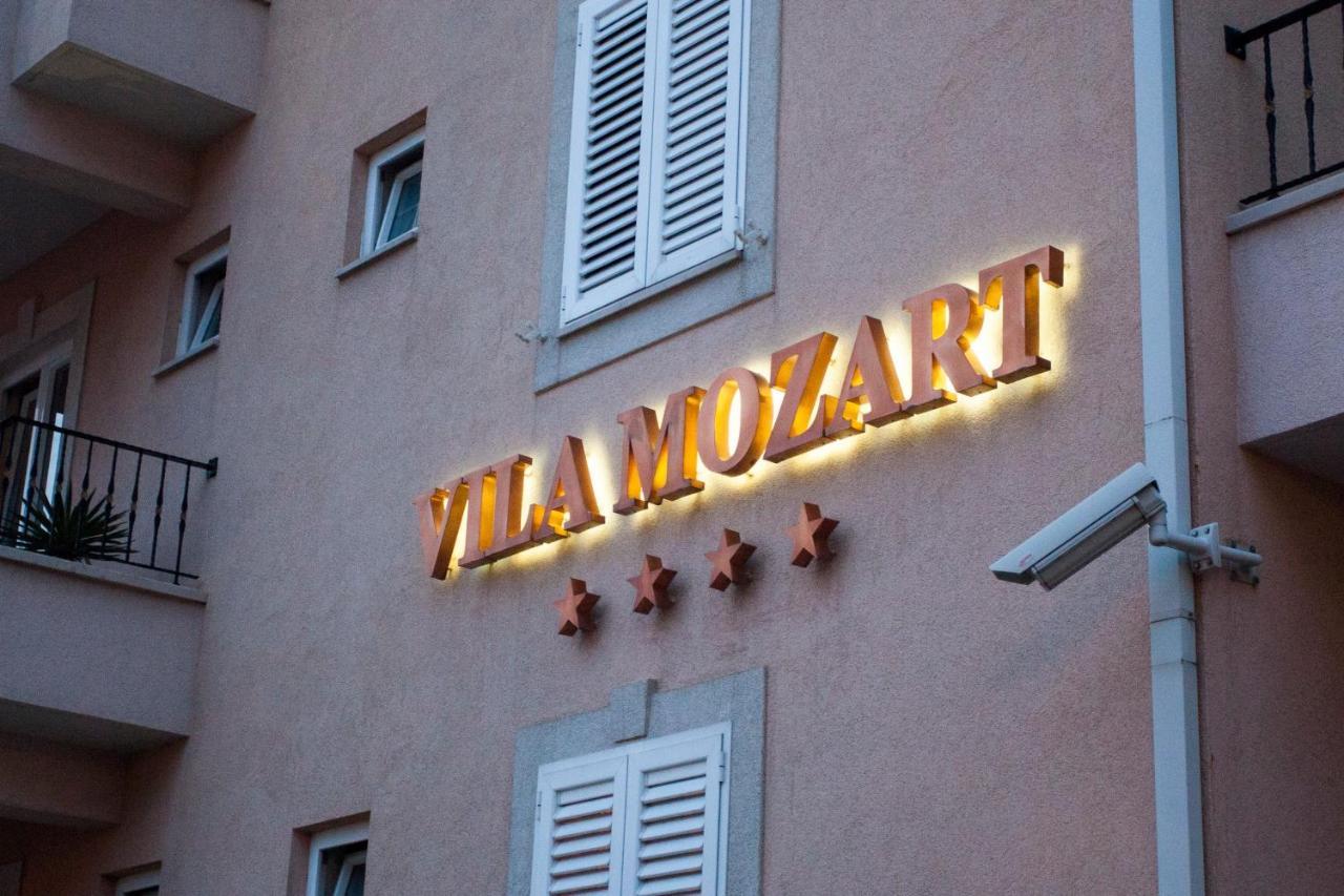 Aparthotel Villa Mozart Podgora Buitenkant foto