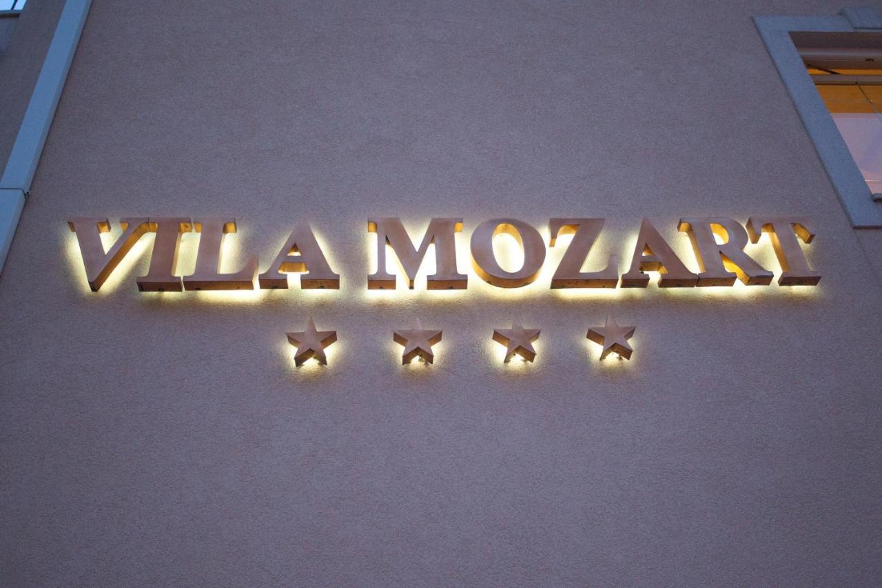 Aparthotel Villa Mozart Podgora Buitenkant foto