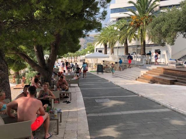 Aparthotel Villa Mozart Podgora Buitenkant foto