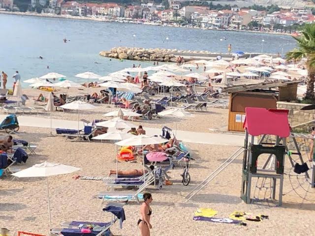Aparthotel Villa Mozart Podgora Buitenkant foto