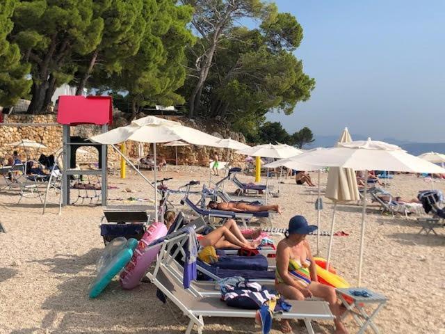 Aparthotel Villa Mozart Podgora Buitenkant foto