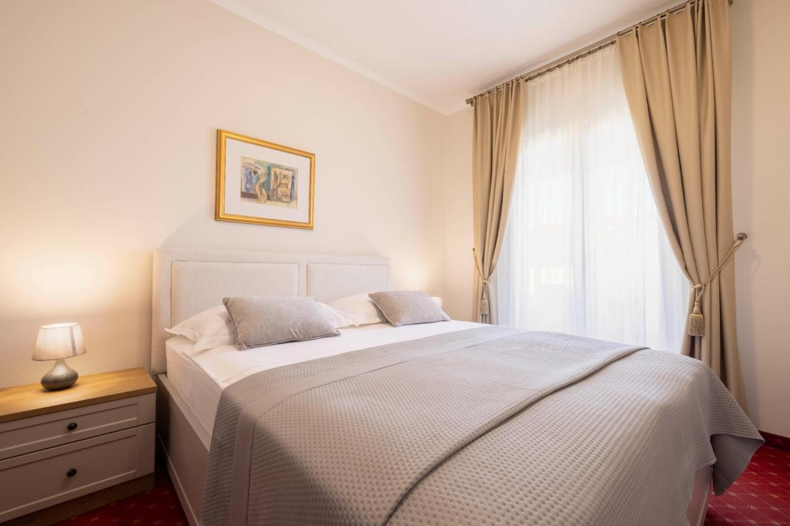 Aparthotel Villa Mozart Podgora Buitenkant foto