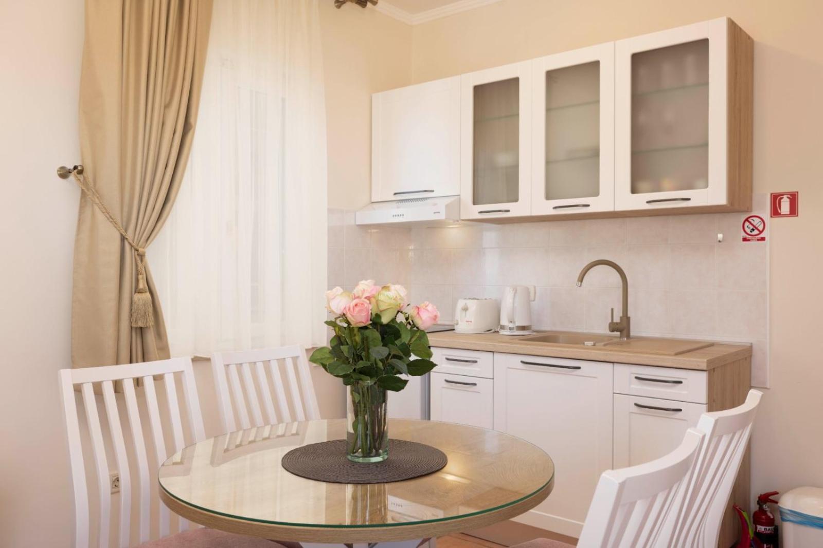 Aparthotel Villa Mozart Podgora Buitenkant foto