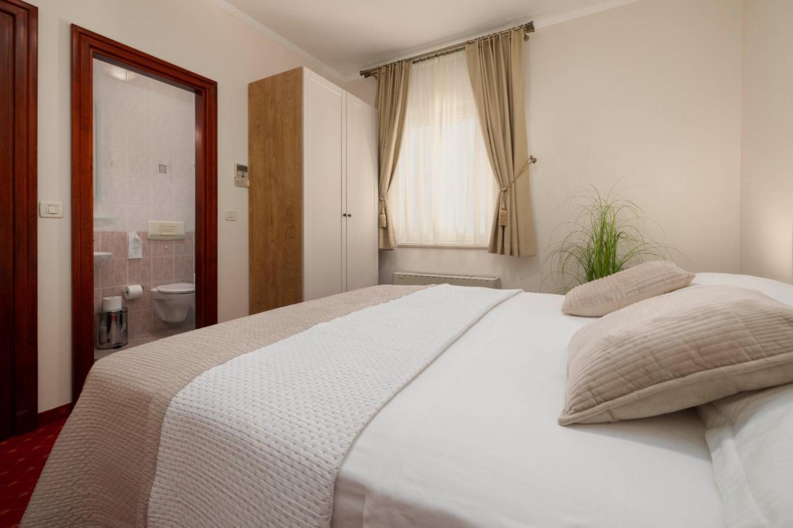Aparthotel Villa Mozart Podgora Buitenkant foto