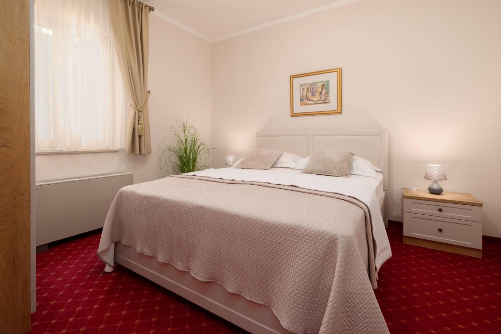 Aparthotel Villa Mozart Podgora Buitenkant foto